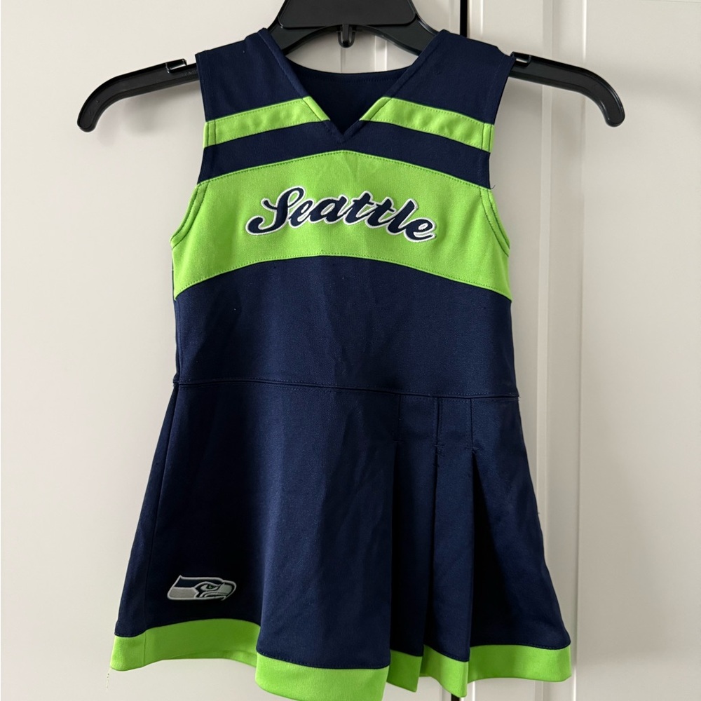 Seattle Seahawks Cheerleader 4T